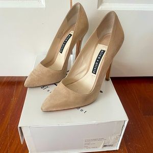Alice + Olivia suede pumps nude size 5 1/2